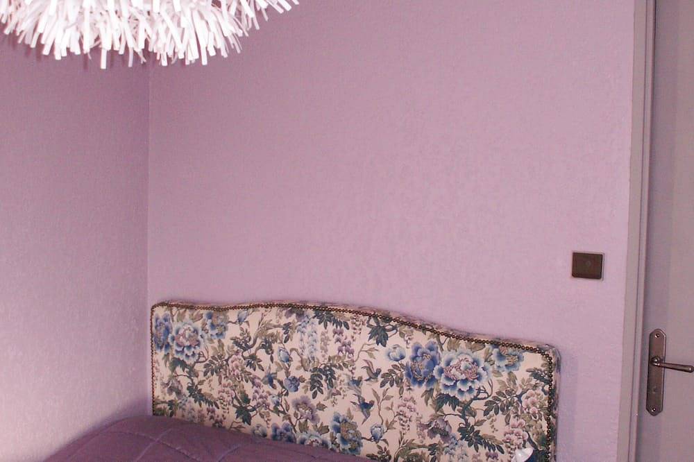 Hel lejlighed, T2 cute with terrace and garden, 1 min from the port of Brusc, 4 min from the beaches. in Le Brusc, Six-Fours-les-Plages