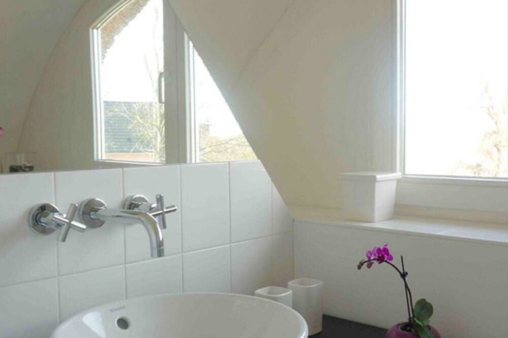 Ostseeurlaub im hochwertigen Reetdachhaus – Entspannung pur in Kenz-Küstrow, Vorpommern-Rügen