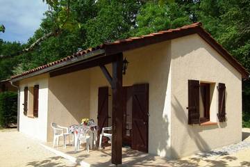 Gîte pour 4 personnes, avec terrasse et piscine, animaux acceptés à Gavaudun