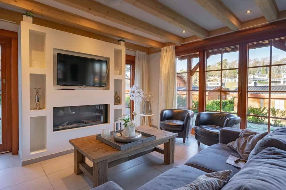 Atemberaubendes alleinstehendes Ferienhaus für 10 Gäste mit  W-Lan, Tv und Terrasse in Heerlen, Parkstad Limburg