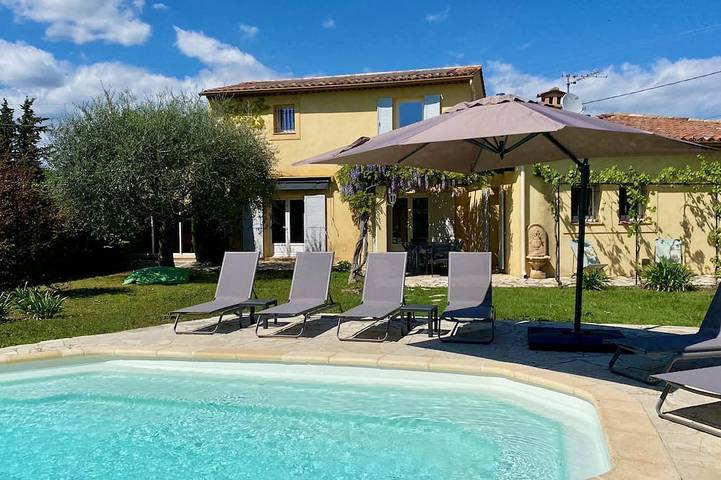 Location de vacances pour 10 personnes, avec piscine à Saint-Cézaire-sur-Siagne