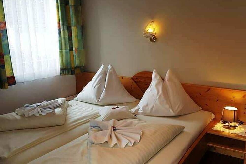 Doppelzimmer, Dusche oder Bad, Balkon - Pension Jägerhof in Mallnitz, Nationalpark Hohe Tauern