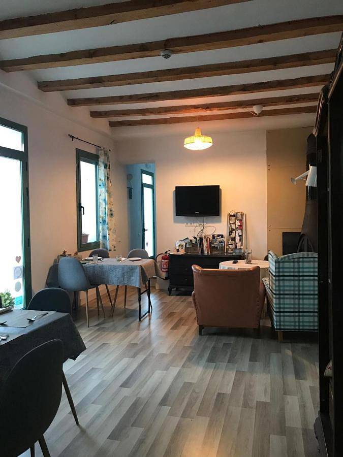 Alojamiento y desayuno para 3 personas, con Terraza y Jardín en Deltebre