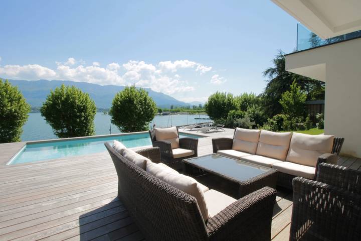 Villa pour 10 personnes, avec jardin ainsi que vue sur le lac et piscine, adapté aux familles en Savoie - 4