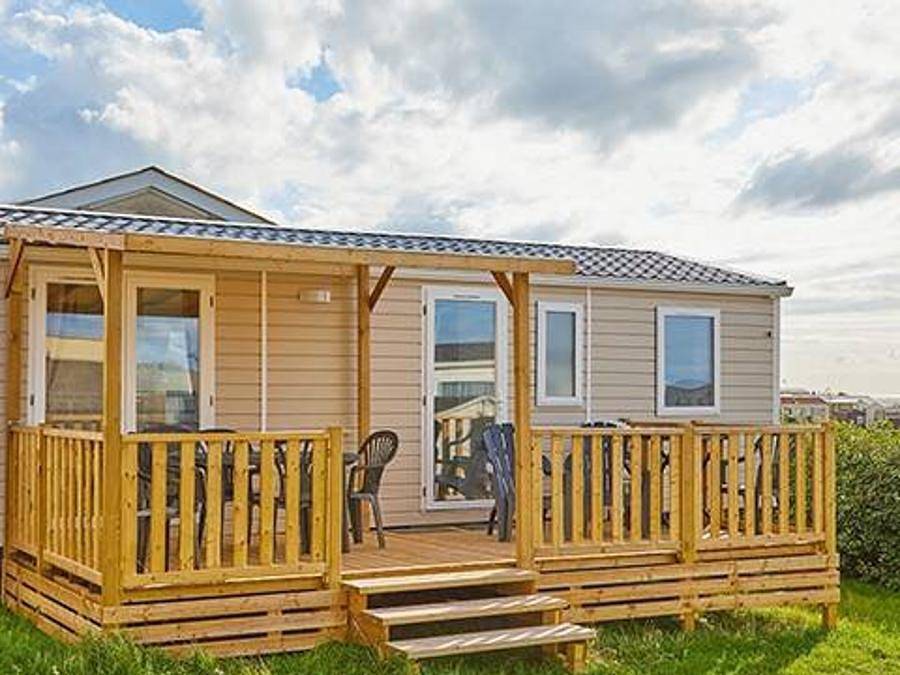 Camping del Garda - Mobilhome 6 personas - Confort | 2 habitaciones | 6 plazas | Terraza semicubierta | 1 baño | Aire acondicionado in Peschiera del Garda, Montañas Garda