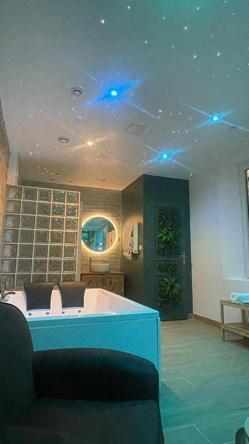 Appartement entier, Suite Yao avec jacuzzi Montataire Yaospa60 in Montataire, Oise