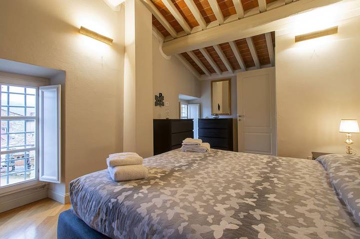Elegant apartment with parking, A/C, Wi-Fi, inside the old town, view in Pistoya, Provincia de Pistoia