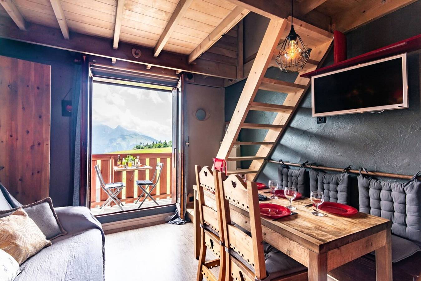 Apartamento vacacional entero, Slow Chalet Mtblanc Soleil Ski-in/out Nice View Balcony Elevator Parking in Manigod, Región de Annecy