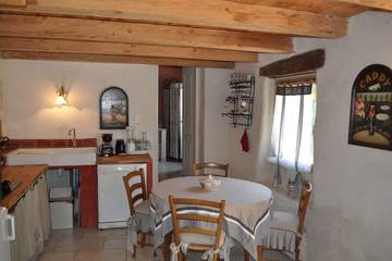 Gîte pour 4 personnes, avec terrasse ainsi que piscine et jardin à Chamborigaud