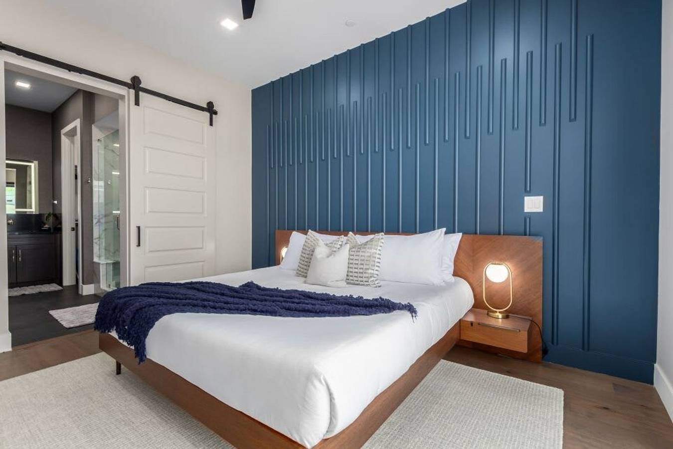 Entire apartment, Lux Penthouse Old Town Walkable Gym Mtn Views in Camelback Mountain, Scottsdale