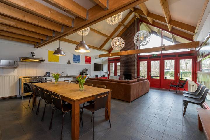 Ferienhaus für 14 Personen, mit Terrasse und Balkon/Terrasse in Zoutelande