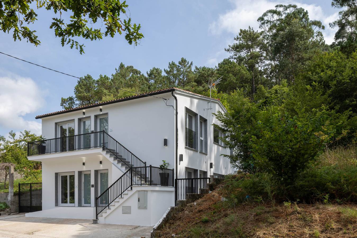 Appartement entier, Appartement Ría De San Cosme María avec vue sur la montagne, jardin partagé et climatisation in Outes, Rías Baixas