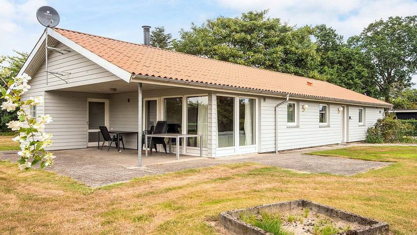 Ferieudlejning for 8 personer, med have og jacuzzi såvel som sauna og terrasse, husdyr tilladt i Rude Strand