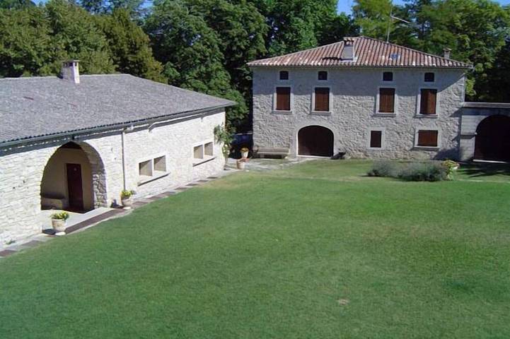 Lardiers Cottage mit Blick auf eine grüne Promenade für 5 Personen in Forcalquier, Regionaler Naturpark Luberon