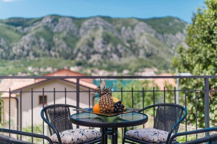 Apartament wakacyjny dla 2 osób, z widok i ogród w Kotor
