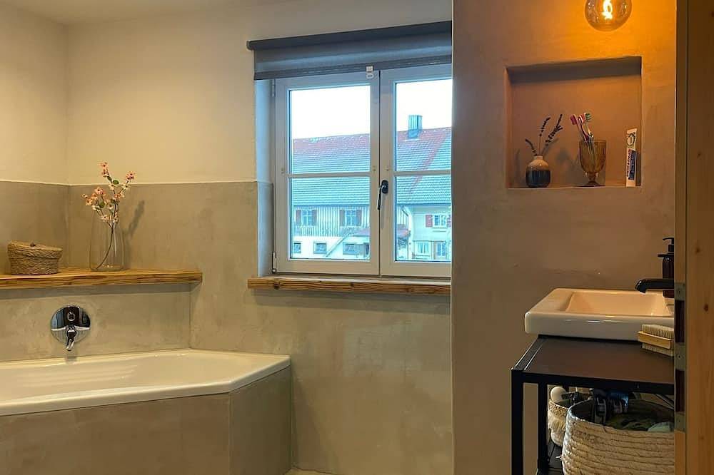 Ganze Wohnung, Wunderschöne, renovierte 100 qm Ferienwohnung in ehemaligem Bauernhof im Allgäu in Maierhöfen, Bayerisch Schwaben