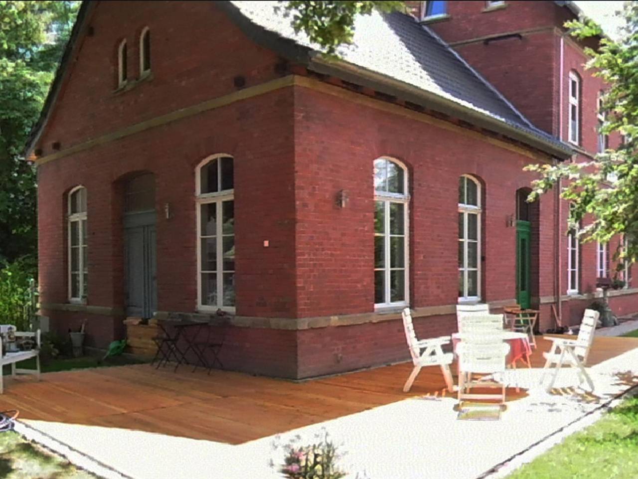Ganze Ferienwohnung, Bahnhof Droyßig - Übernachten im Denkmal - Bahnhäuschen mit Dusche, Bad und Wc in Droyßig, Saale-Unstrut