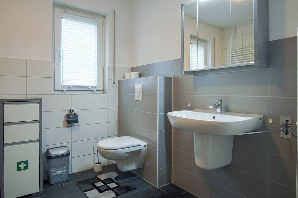 Ganze Wohnung, 3-Zimmer-Eg-Wohnung mit Garten, Sauna & Fitness in Göppingen, Landkreis Göppingen