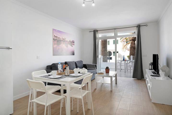 Apartamento entero, Apartamento "Ianoa" cerca de la playa con terraza y Wi-Fi in Puerto del Carmen, Tías
