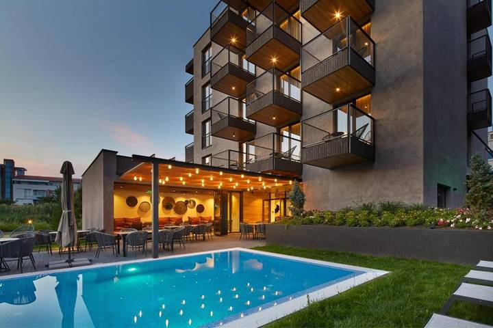 Hôtel pour 3 personnes, avec jardin ainsi que piscine et vue, animaux acceptés