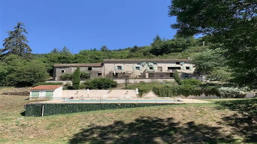 Maison de vacances pour 13 personnes, avec piscine ainsi que jardin et terrasse, animaux acceptés