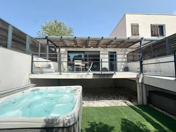 Villa pour 6 personnes, avec jacuzzi ainsi que terrasse et jardin au Le Grau-du-Roi