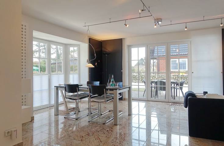 Ganze Wohnung, End-Appartement im Erd- und Untergeschoss mit ca. 98 qm Nutzfläche. in Wenningstedt, Sylt