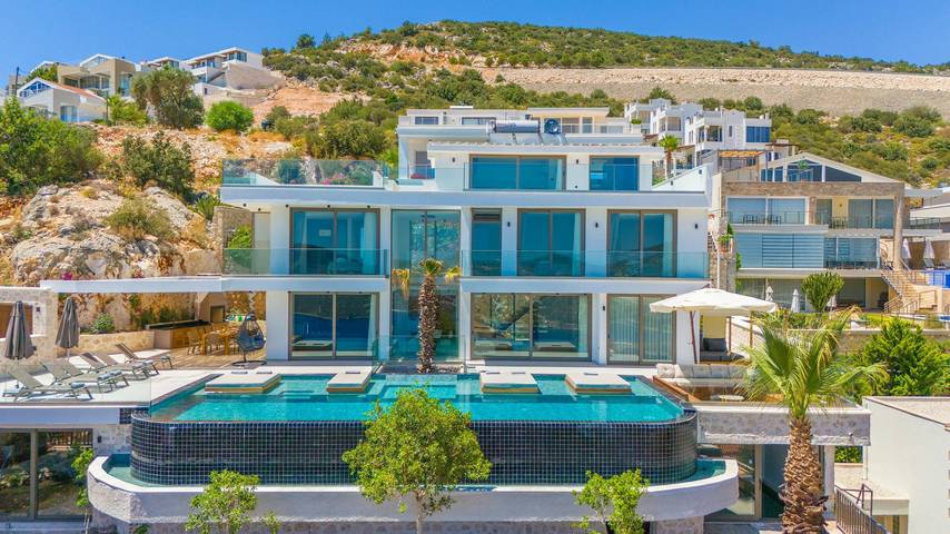 Vakantiehuis voor 12 personen, with zwembad and sauna as well as tuin and uitzicht op zee in Kalkan