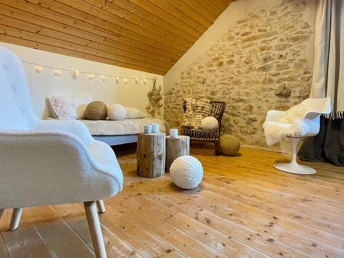 Three-Bedroom House in Cleyzieu, Belley