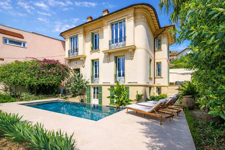 Ferienhaus für 16 Personen, mit Pool und Garten sowie Terrasse in Nizza