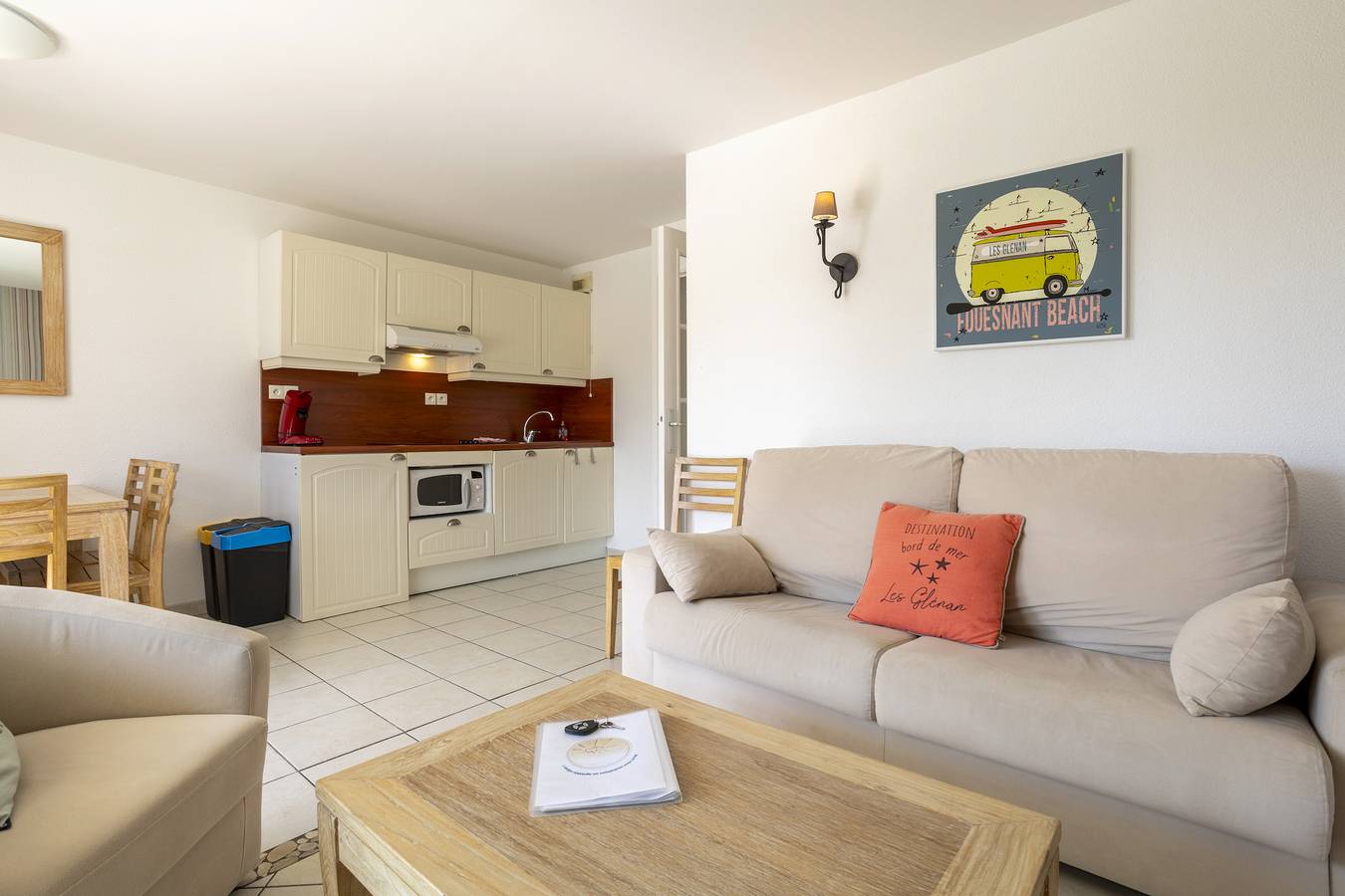 Appartement entier, Appartement 'Beg Meil Centre, 300 M De La Plage' avec piscine partagée, jardin partagé et Wi-Fi in Fouesnant, Côte de Cornouaille