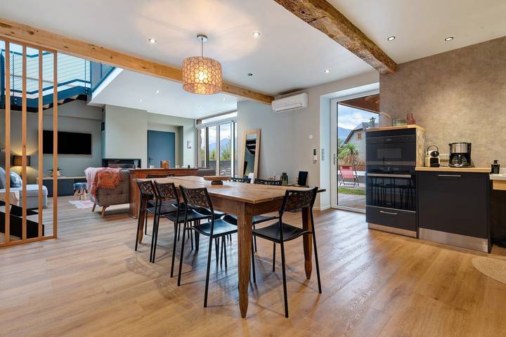 Holiday Home “L’Escale Pibeste” with Mountain View, Wi-Fi and Air Conditioning in Agos-Vidalos, French Pyrenees