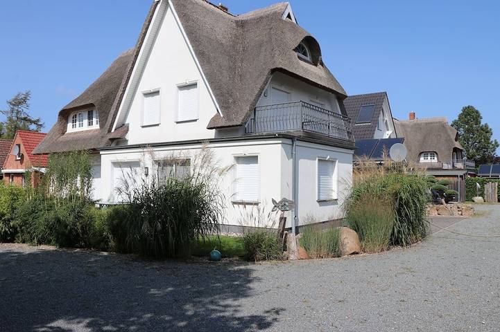 Ferienhaus für 8 Personen, mit Sauna und Balkon sowie Garten in Wustrow