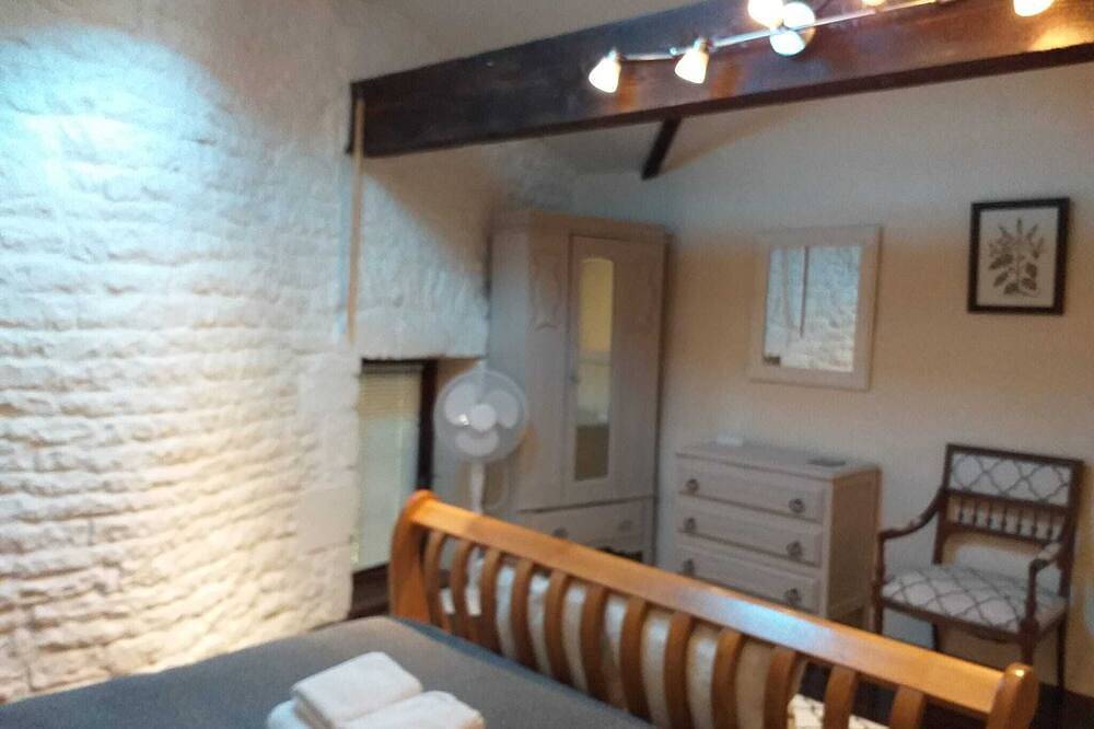 Cottage de luxe 4 étoiles pour 2 adultes 2 enfants. Super enfant et bébé amical in Échallat, Charente
