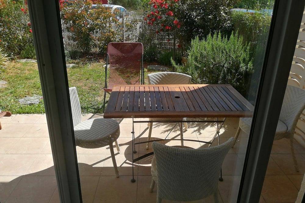Entire apartment, Charming T2 with terrace and small garden in Ajaccio, Ajaccio region