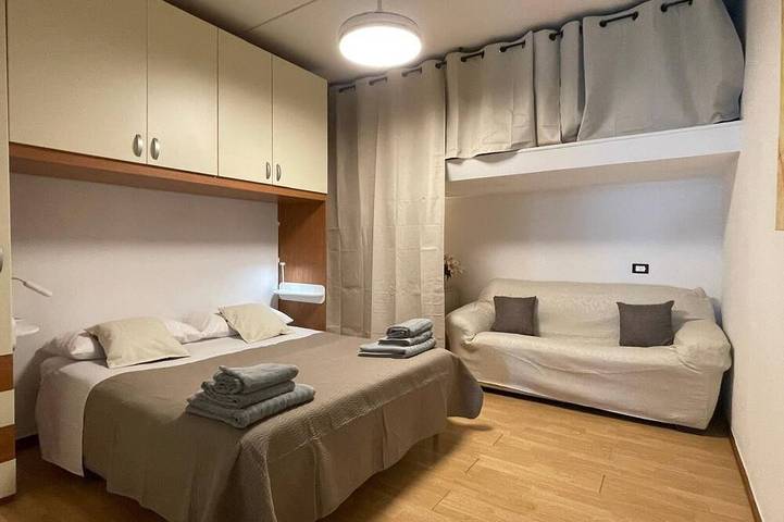 Appartamento intero, Casa Lily 2 Accogliente appartamento con vista. in San Bartolomeo al Mare, Riviera di Ponente