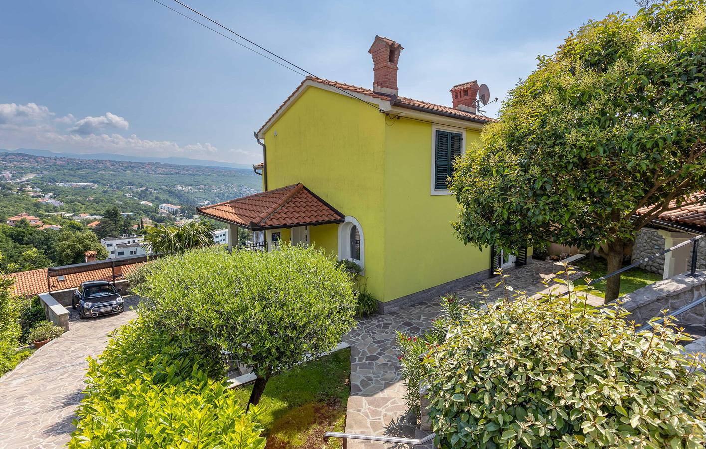Amplio apartamento de 2 dormitorios con piscina, cerca de la playa y con wifi in Opatija Riviera