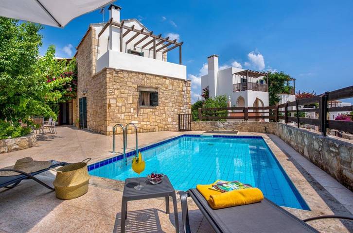 Ferienhaus für 3 Personen, mit Balkon und Terrasse sowie Garten und Pool