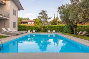 Location De Vacances pour 2 Personnes dans Sirmione, Montagnes autour du lac de Garde, Photo 2