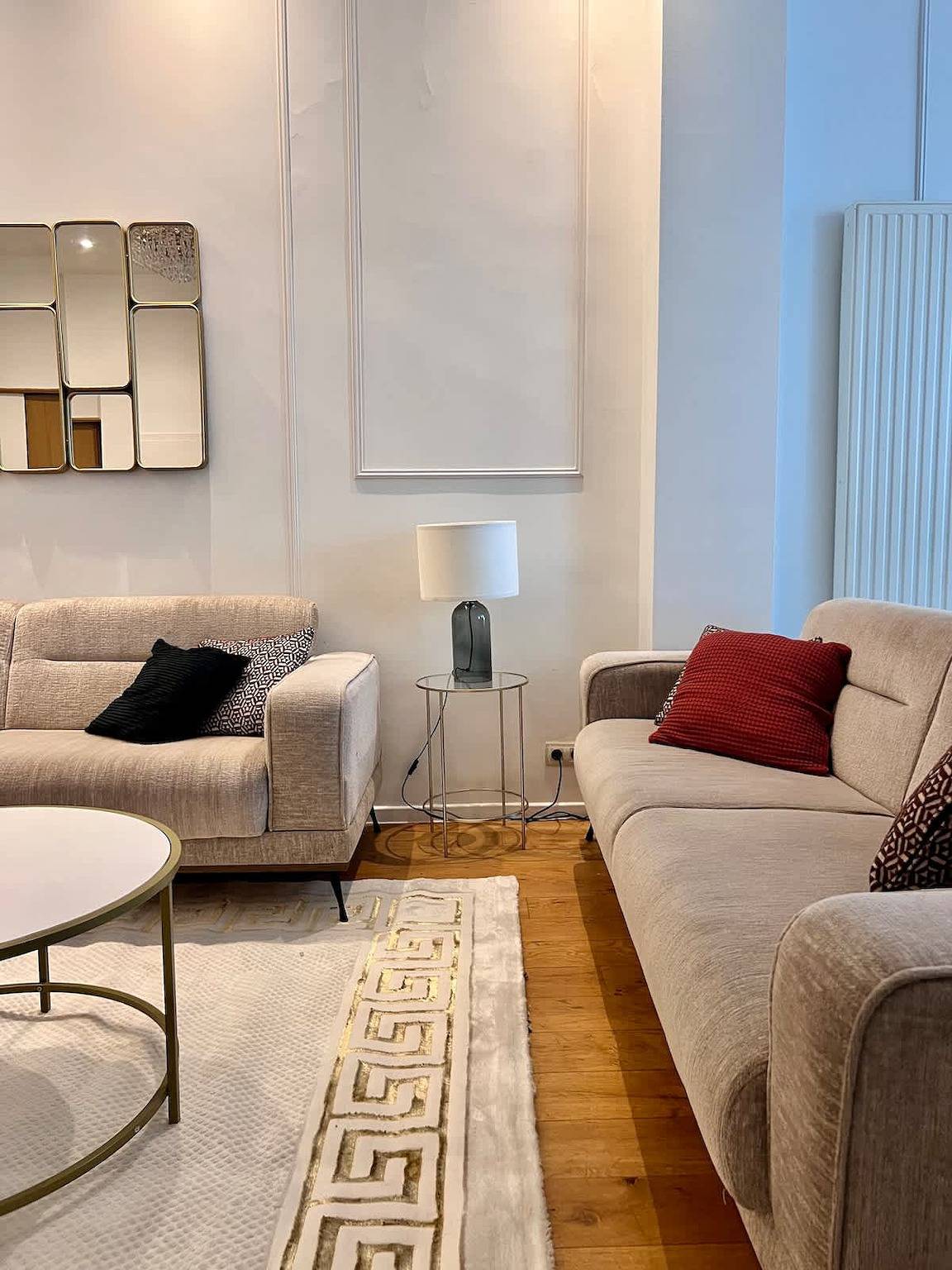 Geheel appartement, Cozy Apartment for 9 Guests  Brussels Midi Station in Anderlecht, Vlaanderen