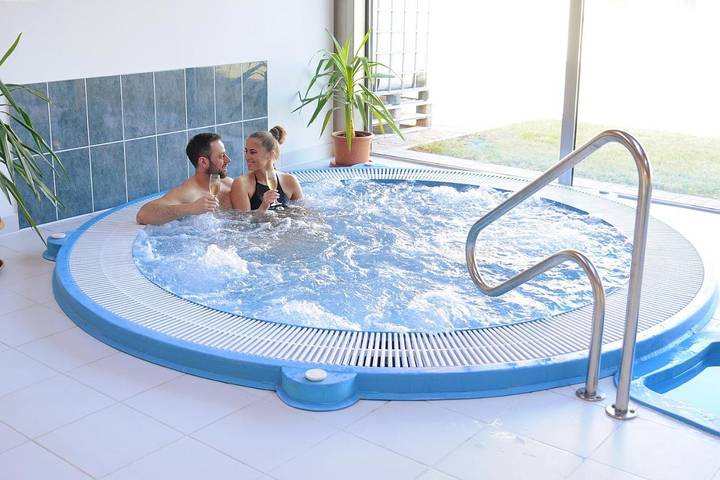 Hotel für 2 Personen, mit Whirlpool und Terrasse sowie Garten und Pool in Badacsonytomaj