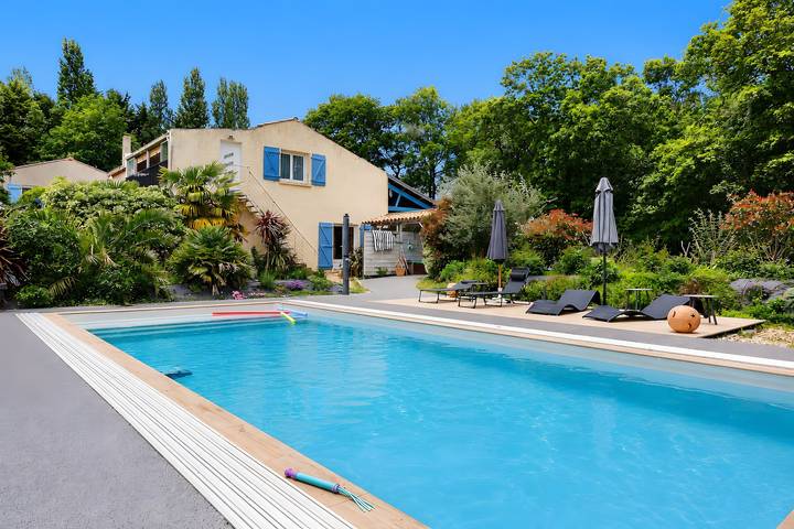 Gîte Douceur de Vivre - Marais: Lake View, Shared Pool & Wi-Fi in Saint-Avaugourd-des-Landes, Vendée