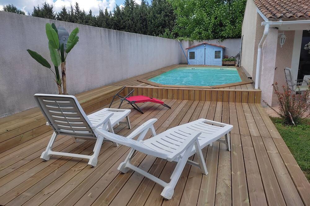 Villa with pool in Rochefort-du-Gard, Region de Nimes