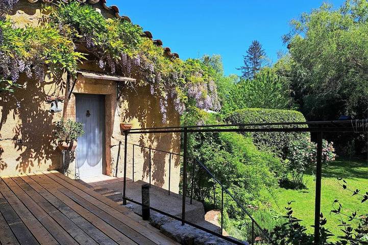 Chambre d’hôte pour 3 personnes, avec Jacuzzi et Jardin à Montredon-Labessonnié
