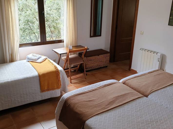Casa rural para 6 personas, con Balcón y Terraza además de Jardín y Piscina en Horcajo de los Montes - 4