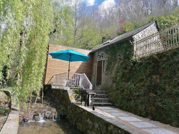Gîte pour 2 personnes, avec terrasse ainsi que jardin et piscine à Aleu