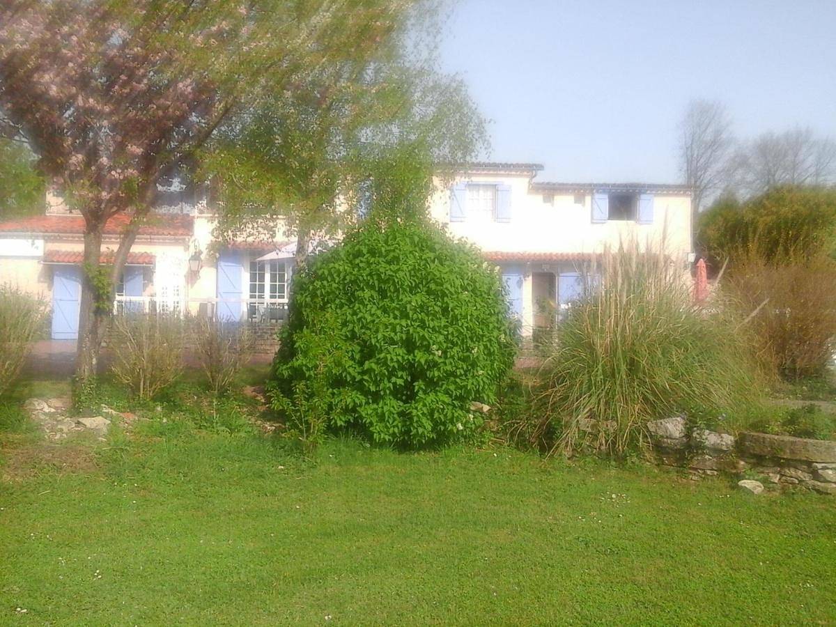 Double Room with Garden View in Verteuil-sur-Charente, Charente