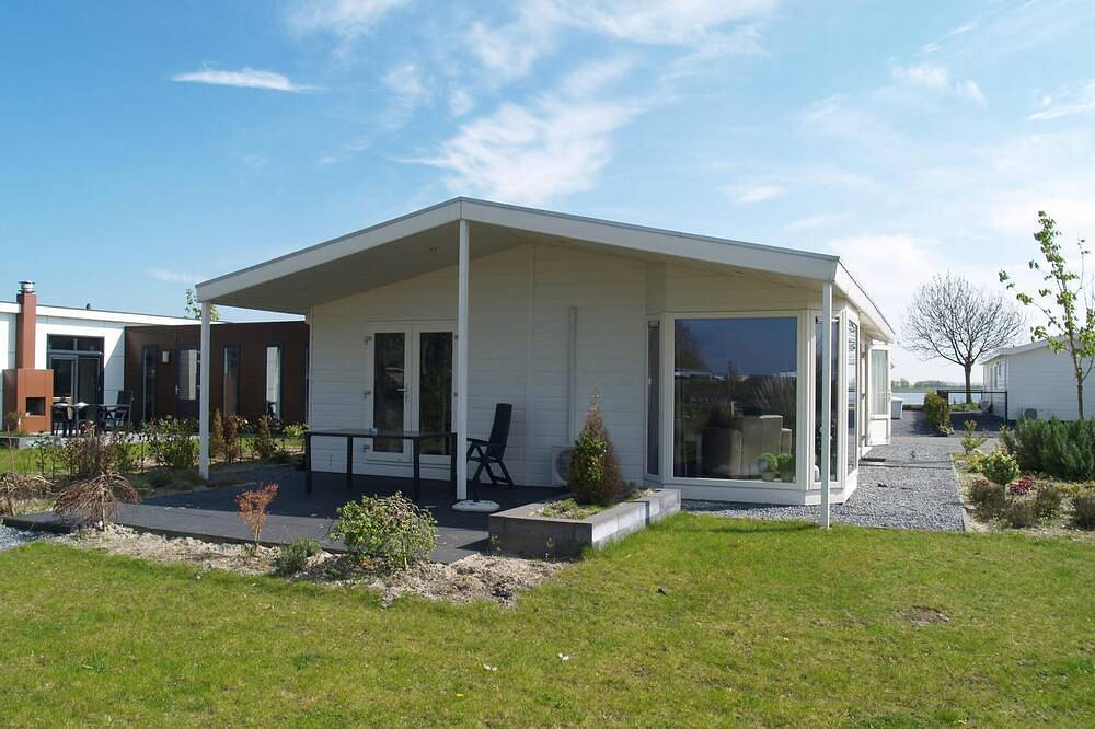 Chalet with 3 bedrooms and furnished garden in Regio Zwolle
