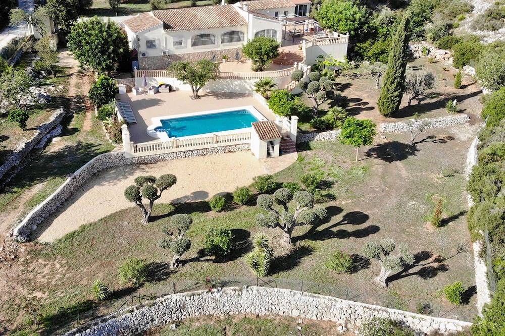 Rural villa with private outdoor pool, separate annexe and vast outdoor spaces in Gata de Gorgos, Costa Blanca