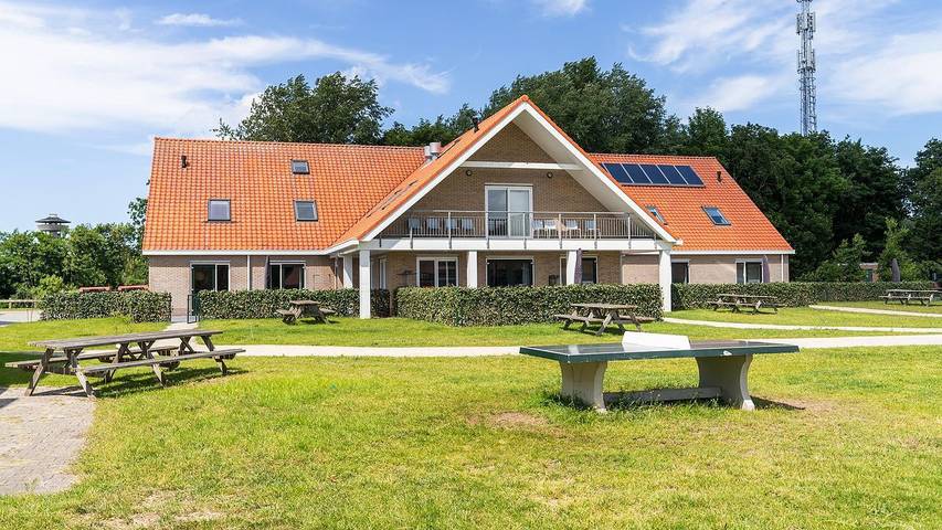 Vakantiewoning voor 20 personen, met tuin en terras, met huisdier in Nes
